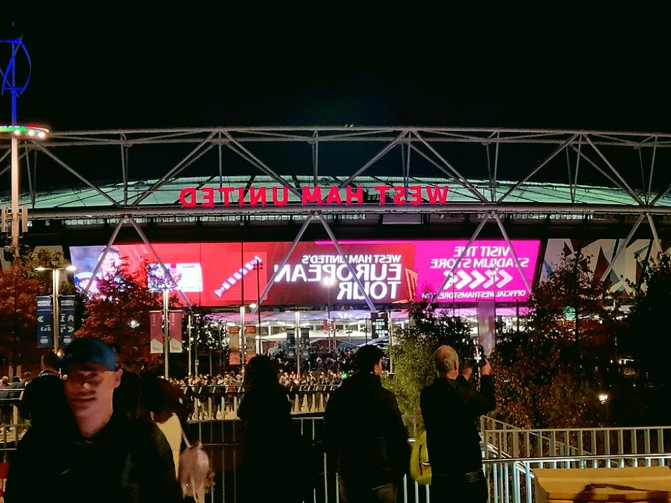 米兰一站式服务视角：2026赛季NFL常规赛怎么看旧金山49人与巴尔的摩乌鸦？先搞懂入口与了解正版平台的观赛权益